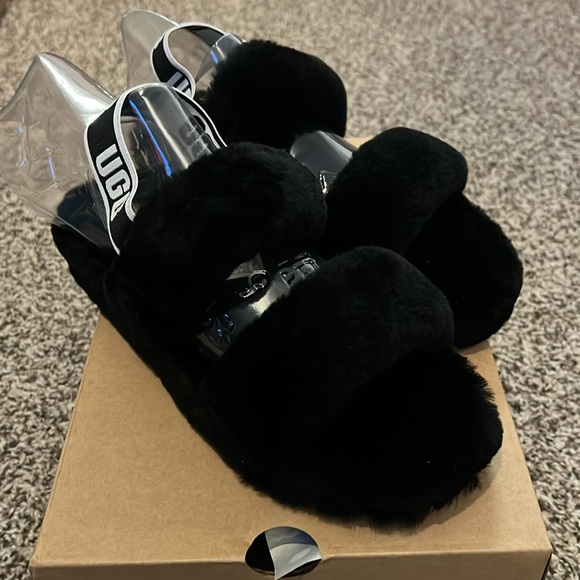 Ugg slippers - Picture 1 of 5